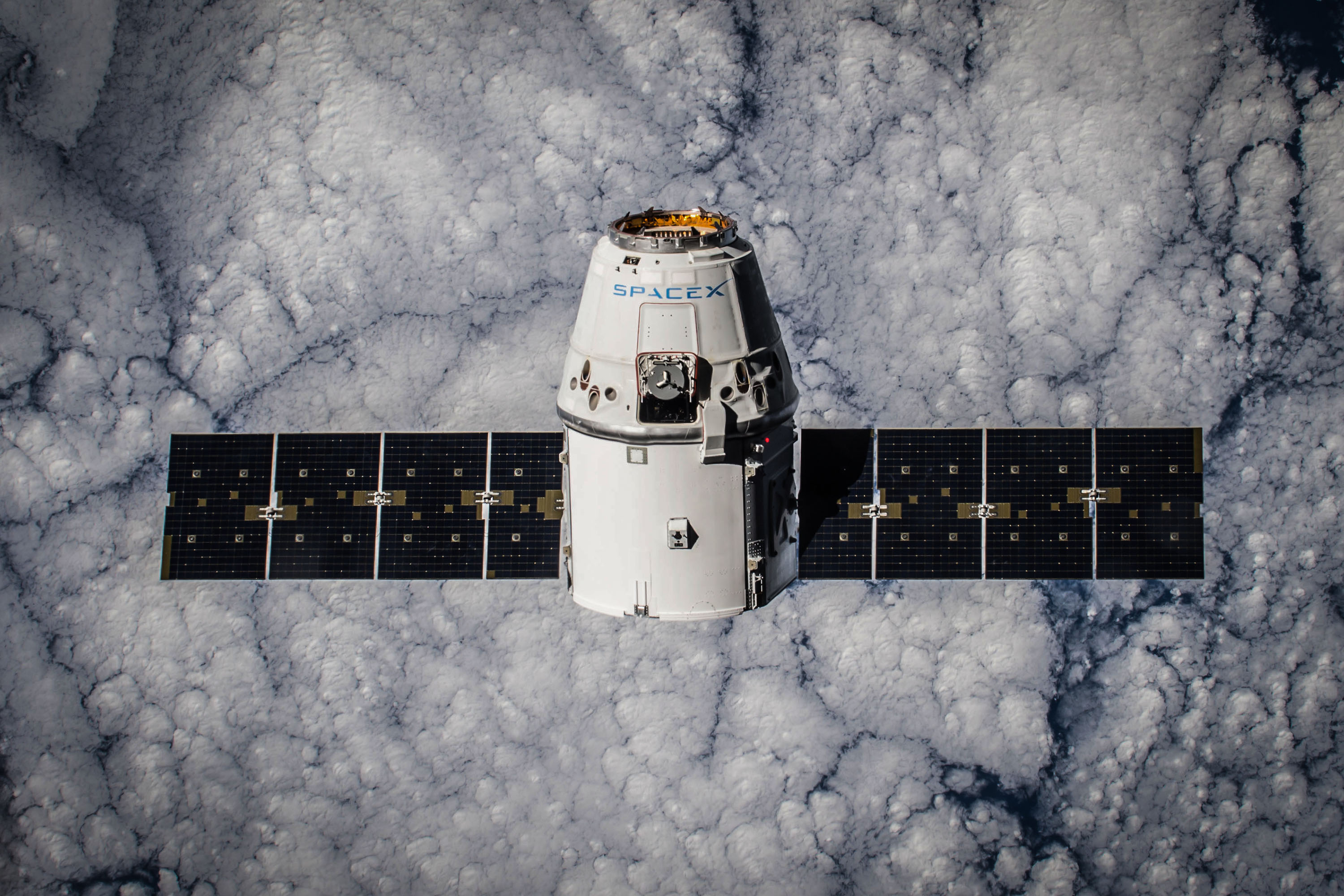 Kapsuła Dragon SpaceX na orbicie okołoziemskiej.