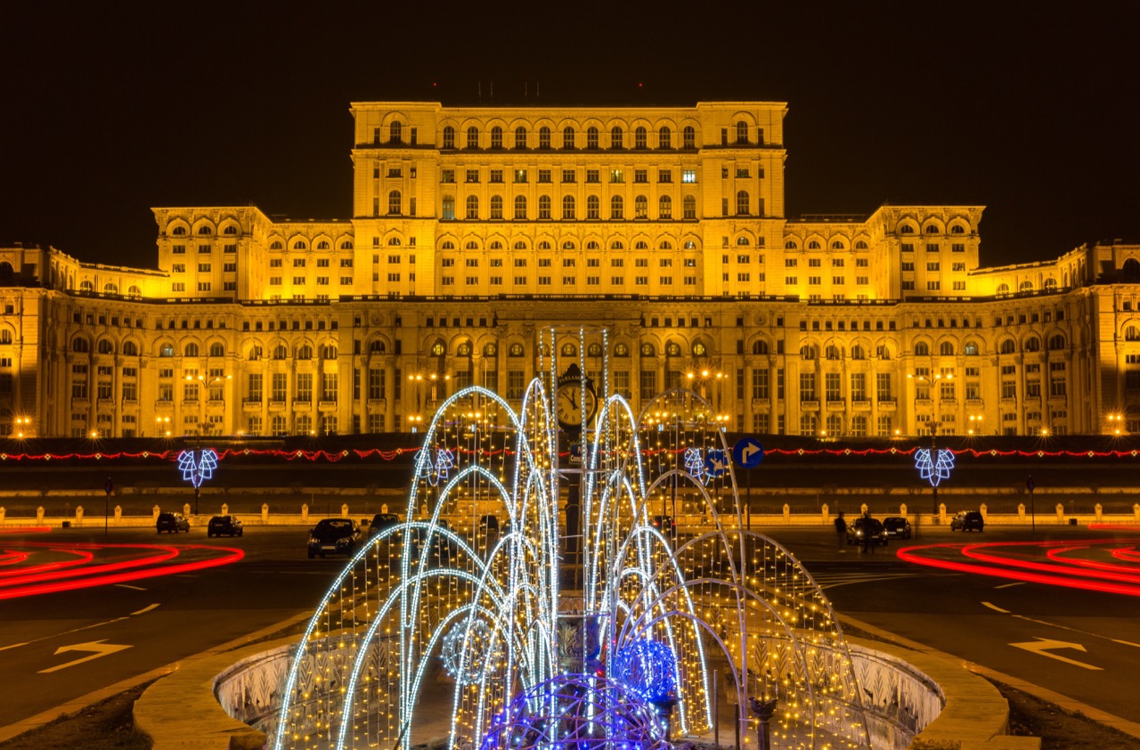 Pałac Parlamentu w Bukareszcie przytłacza rozmiarami.