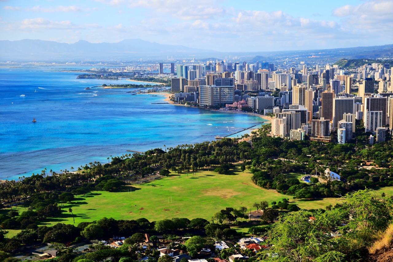 Widok na Honolulu i najsłynniejszą plażę Hawajów – Waikiki.