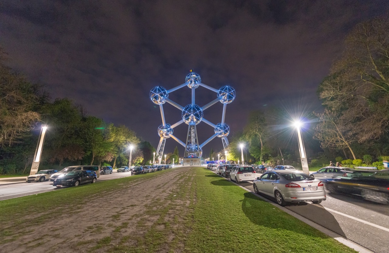 Unikatowy gmach Atomium został wzniesiony w 1958 roku. To powiększony 165 mld razy model atomu żelaza.