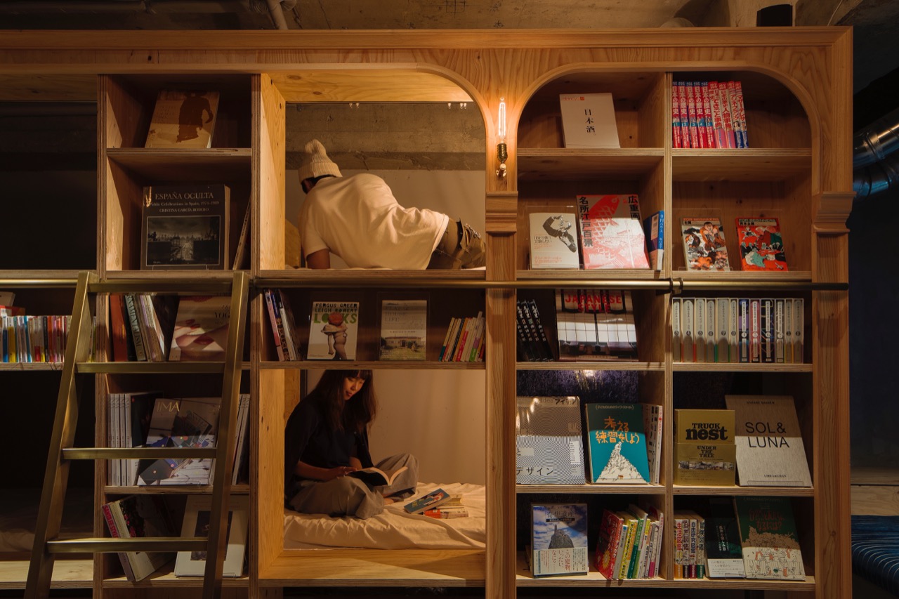 Have a book night! / Foto: Book and bed