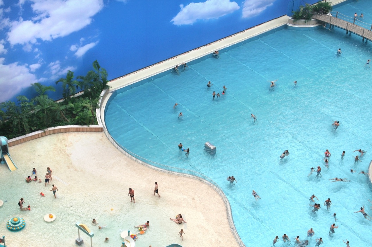 Tropical Island – niemiecki raj dla miłośników relaksu w basenie i na plaży zarazem.